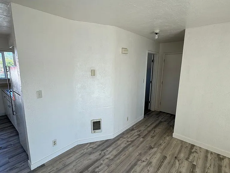1445 W 6th Ave — Photo 14