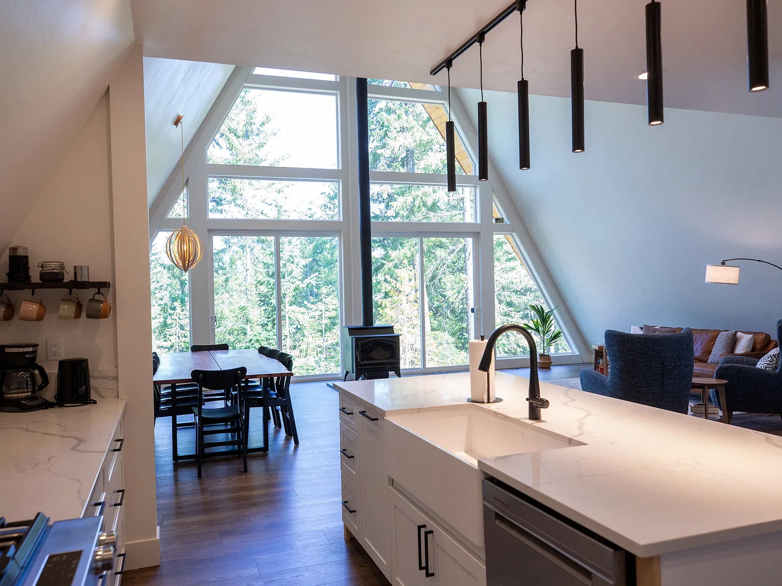 3 bed, 2500 sqft, $3,650 — Photo 4