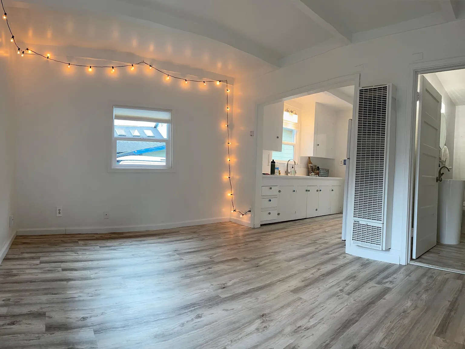 2 bed, 700 sqft, $3,350 — Photo 3