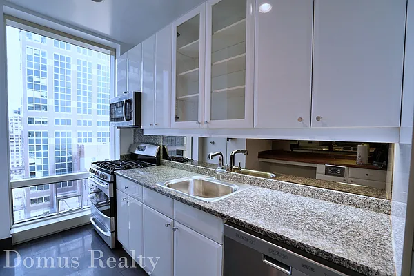 Rented by Domus Realty | media 12
