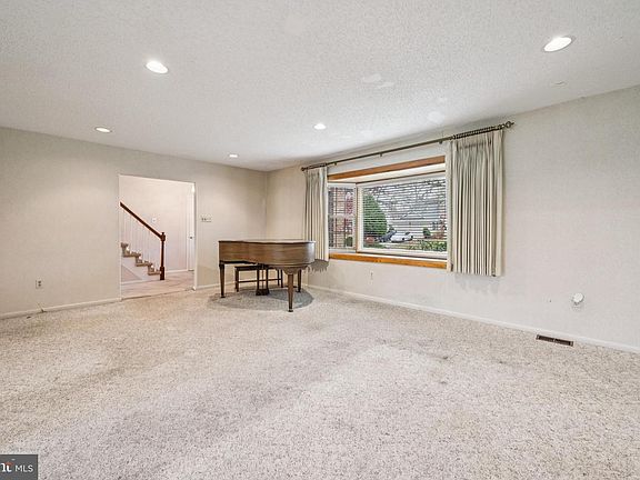 4th image of 503 Balsam Rd