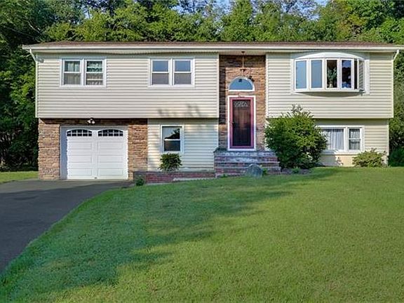 2nd image of 11 Arcadia Ct