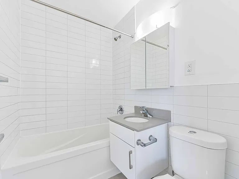 224 Saint George St #906 — Photo 12