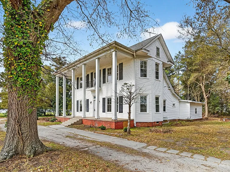 409 Meadow Rd — Photo 3