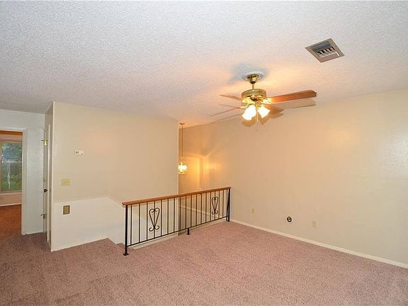 4th image of 20 Dogwood Dr