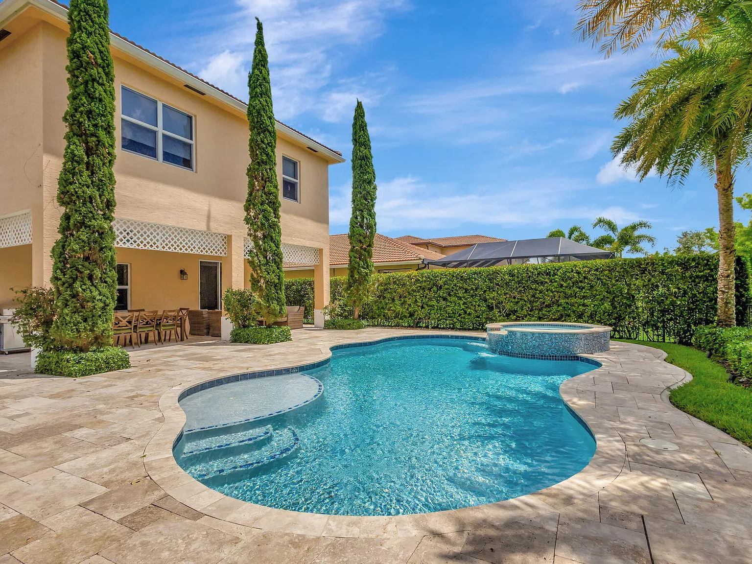 4 bed, 2.5 bath, 2829 sqft, $8,000 — Photo 4
