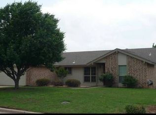 3807 SE Camelot Dr, Lawton, OK 73501