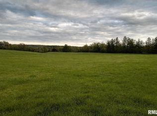 1 N 8th St, Elkville, IL 62932