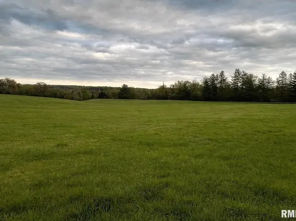 1 N 8th St, Elkville, IL 62932