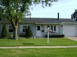 813 Hillside Dr, Streamwood, IL 60107