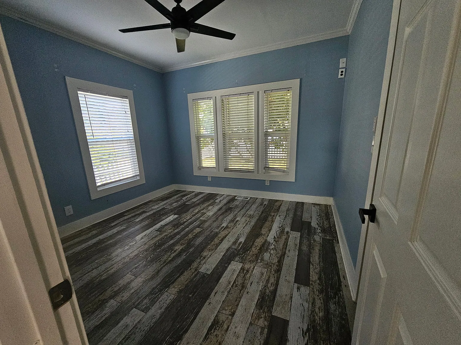 2 bed, 1000 sqft, $2,400 — Photo 1