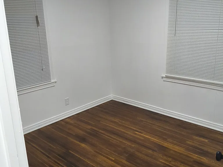 843 S Broadview Ave — Photo 12