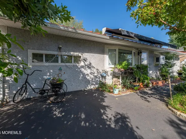 13 Lee Avenue, Bayville, NJ 08721