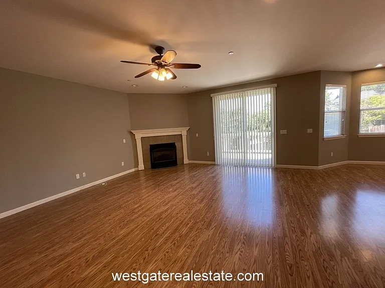 786 El Paseo Dr — Photo 4