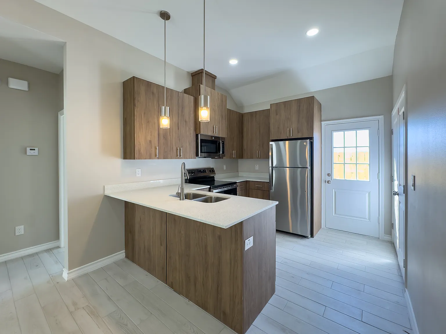 3 bed, 957 sqft, $1,099 — Photo 4
