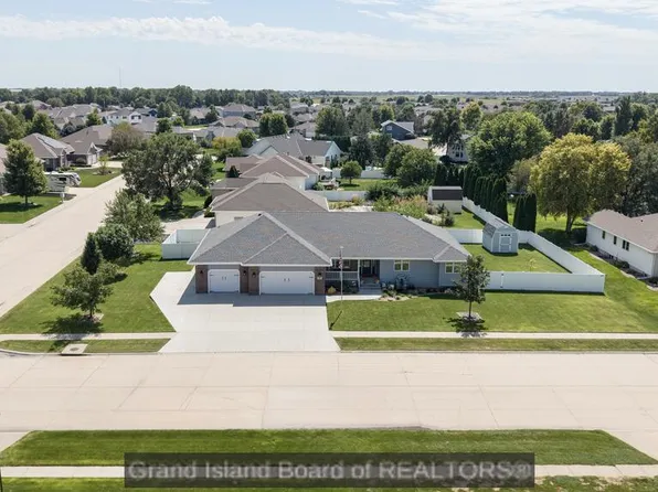 4125 Elmwood Dr, Grand Island, NE 68803