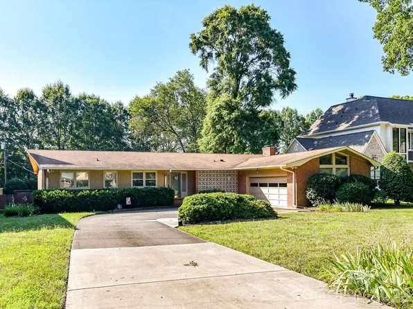 911 Lansdowne Rd, Charlotte, NC 28270