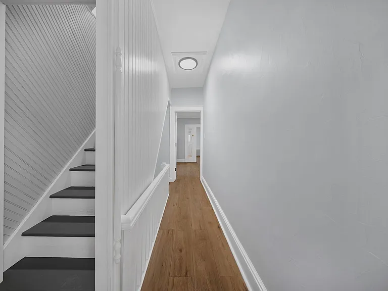 15 Tuttle St — Photo 18