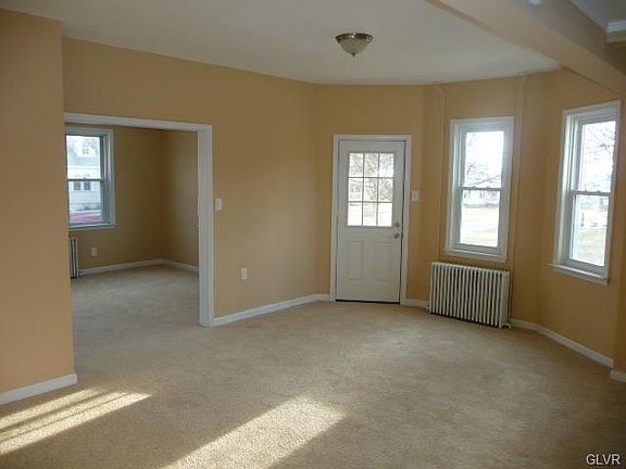 5th image of 204 Lincoln Ave