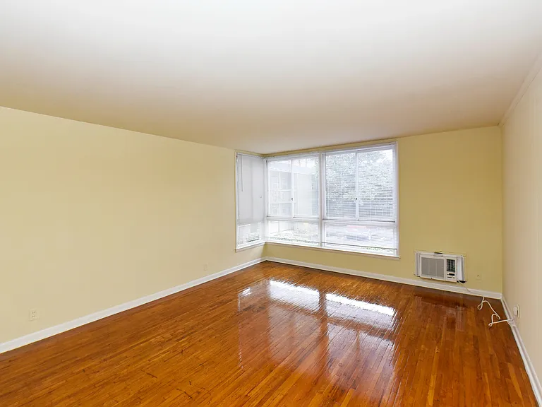 Experience the warmth and elegance of this bright living space, perfect for relaxation.