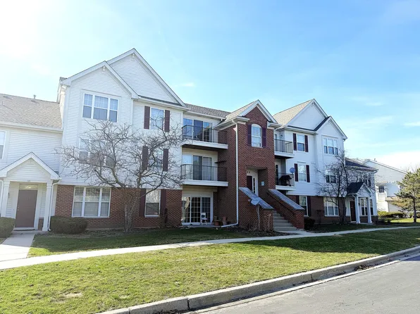 680 Mill Cir Unit 203, Wheeling, IL 60090