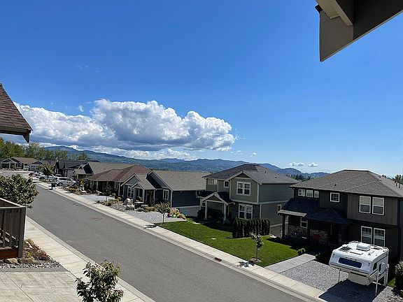 3rd image of 805 Blackstone Ct