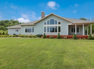 4623 S Bay Valley Dr, Suttons Bay, MI 49682