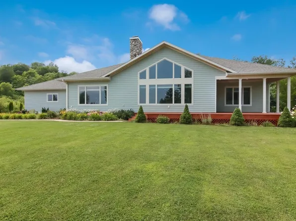 4623 S Bay Valley Dr, Suttons Bay, MI 49682