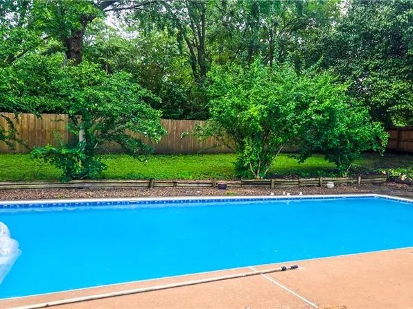 7401 E 130th St, Grandview, MO 64030