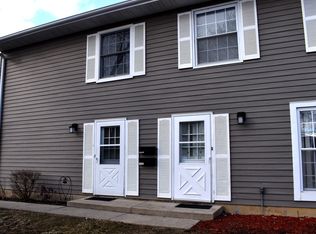 1555 Woodcutter Ln APT D, Wheaton, IL 60189