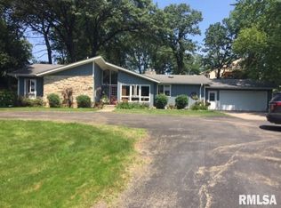 2826 Oakwood Trl, Camanche, IA 52730