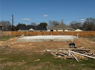 1705 Pine St, Hearne, TX 77859