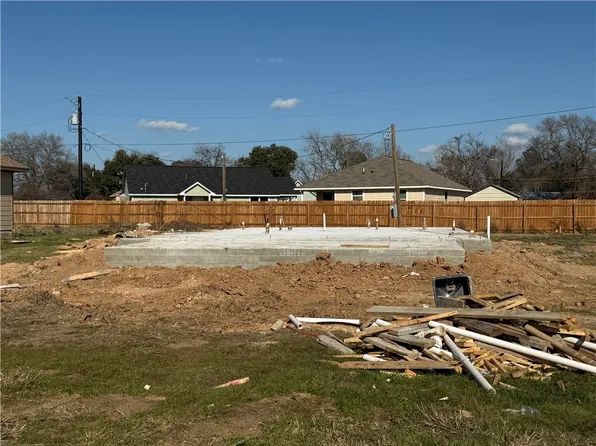 1705 Pine St, Hearne, TX 77859