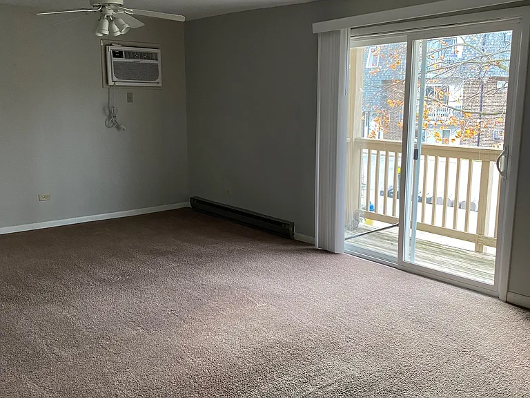890 Gettysburg Dr #4 — Photo 2