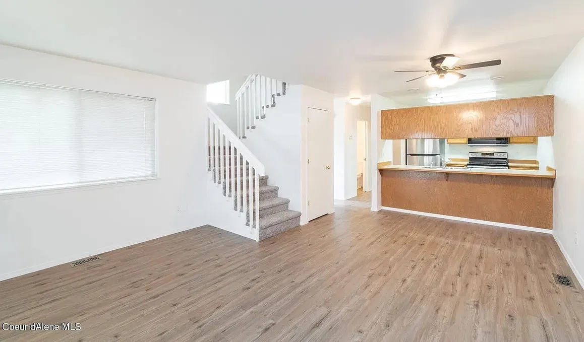 2 bed, 1.5 bath, 1192 sqft, $1,800 — Photo 2