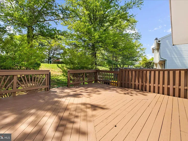577 Quaker Ridge Ct — Photo 26