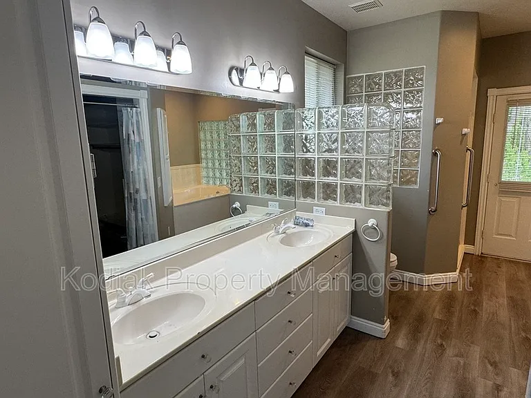 1673 E Webb Way — Photo 17