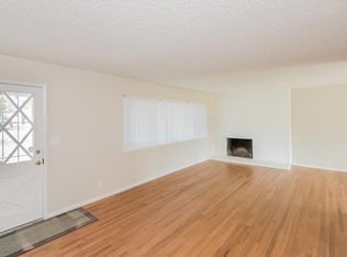 910 W East St, Ontario, CA