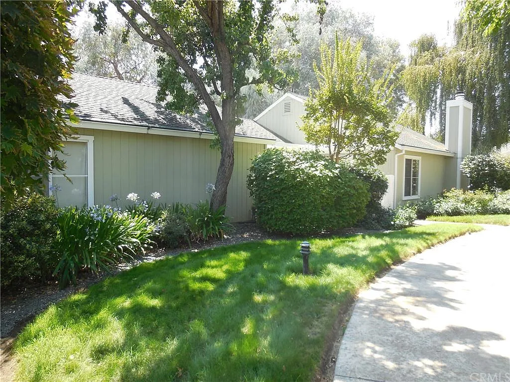 107 Marina Dr S photo 1