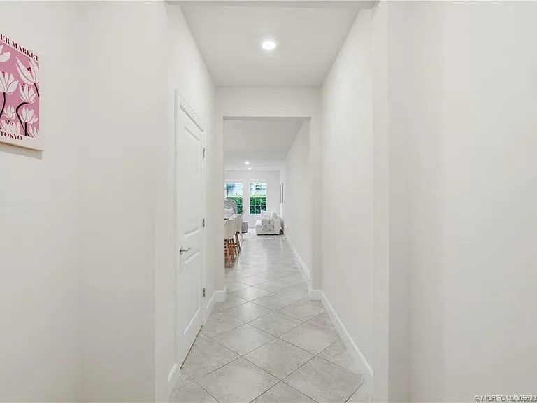 1871 SE Tarni Way — Photo 19