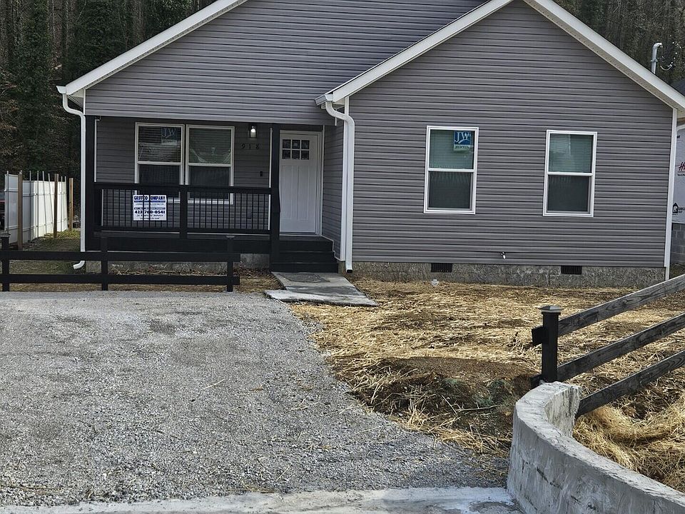 1st image of 918 Shallowford Rd