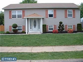 2nd image of 32 Courtland Cir