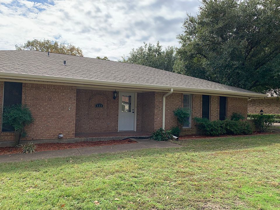 1st image of 111 Clover Dr