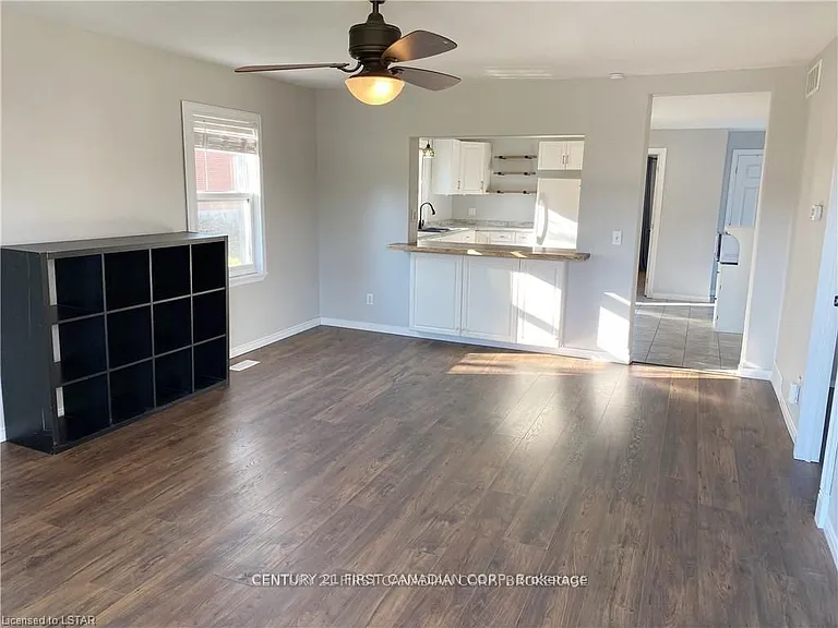 34 Eureka St — Photo 8