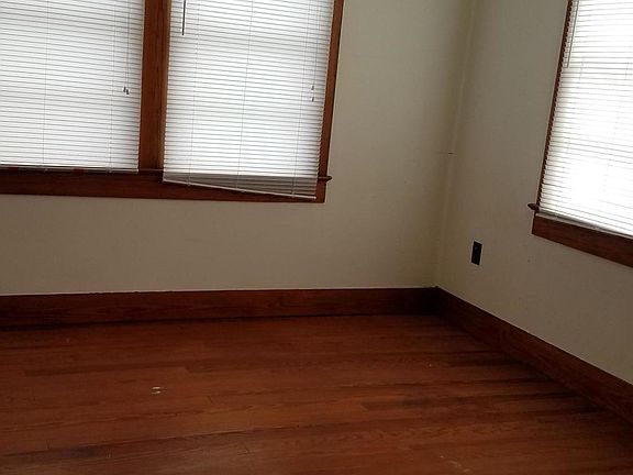 4th image of 604 E Sammy Kershaw St