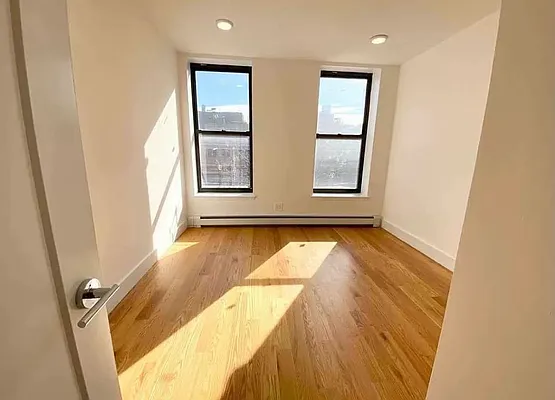 Rented by EastMount Realty LLC | media 34