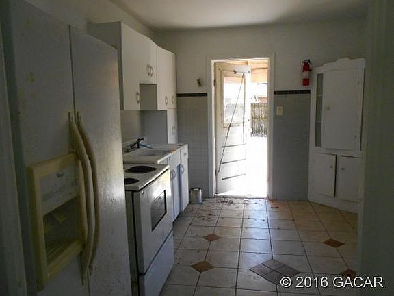 4th image of 1105 NE 9th Ave