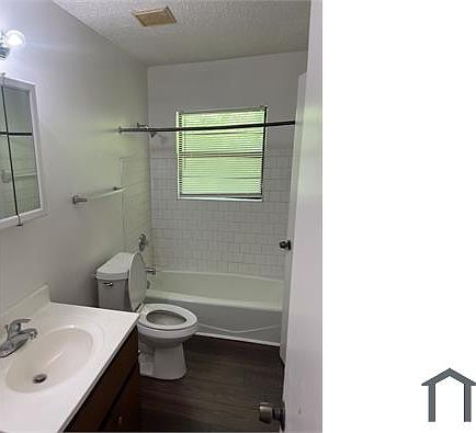4th image of 1 Peachtree Pl #74