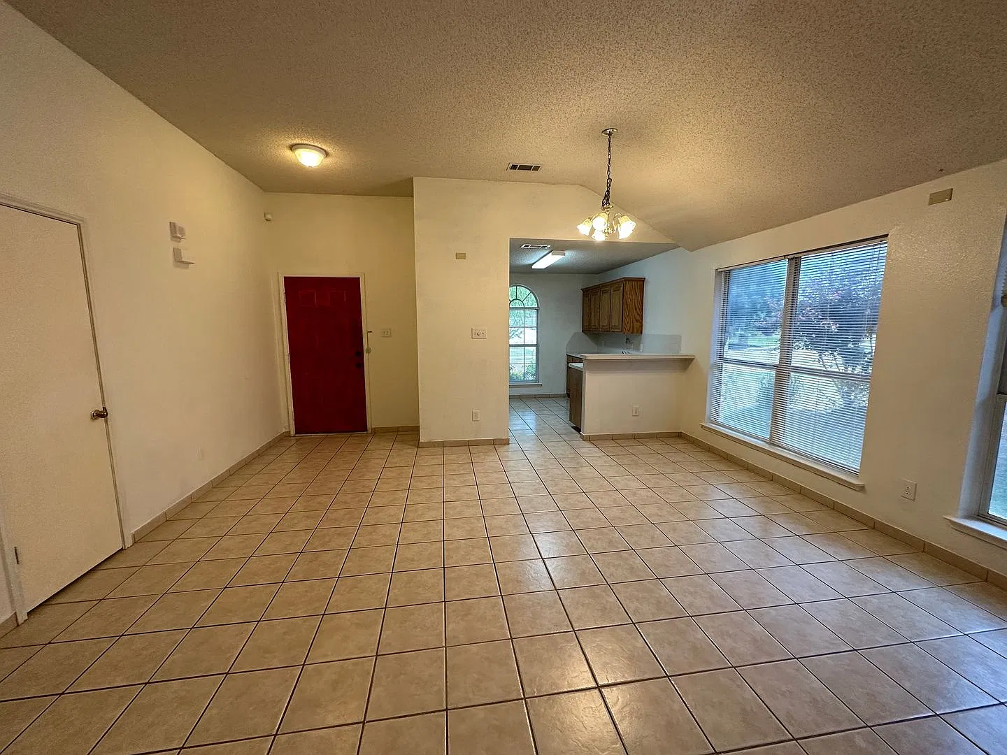 3 Bedroom 2 Bath Home in Burleson ISD — Photo 3