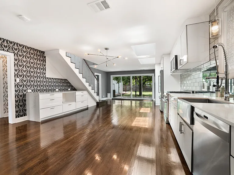 903 W Mary St — Photo 10